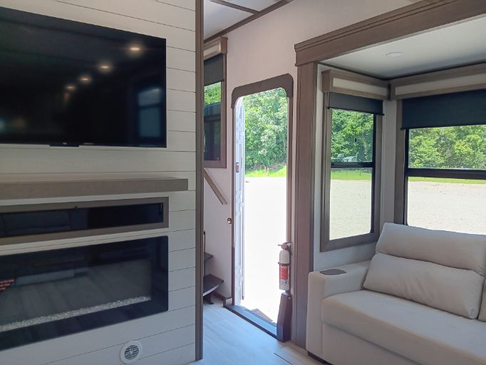 2024 GRAND DESIGN Solitude 390RK full