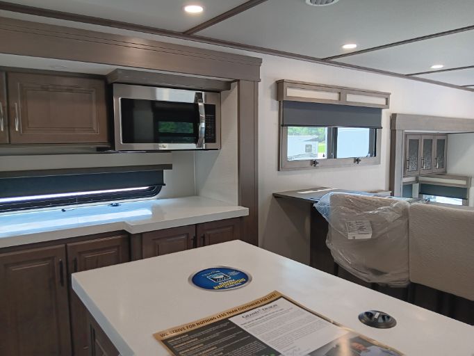 2025 GRAND DESIGN Solitude 390RK full