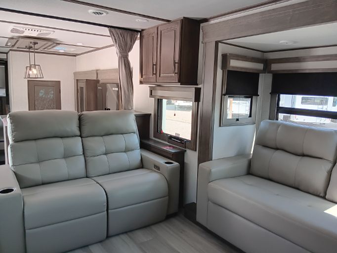 2025 GRAND DESIGN Solitude 380FL full