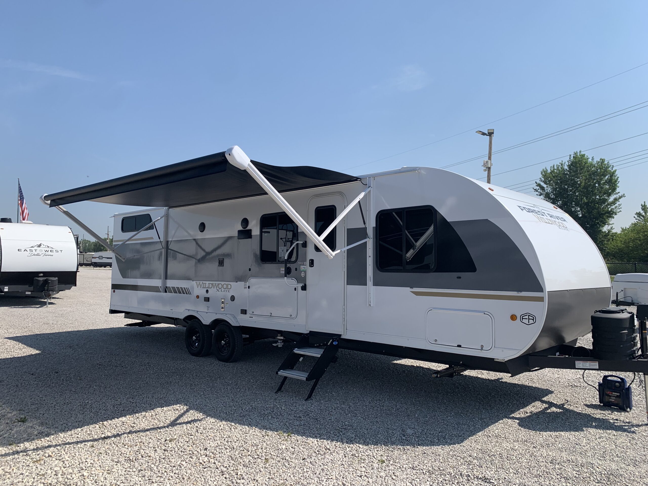 2025 FOREST RIVER Wildwood X-Lite 28VBXL full