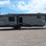 2022 FOREST RIVER ARCTIC WOLF 3660 SUITE full