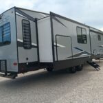 2022 FOREST RIVER ARCTIC WOLF 3660 SUITE full