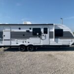 2025 Wildwood X-Lite 240BHXLX full