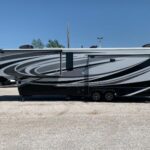 2018 Luxe Fifth Wheel 38GLS full