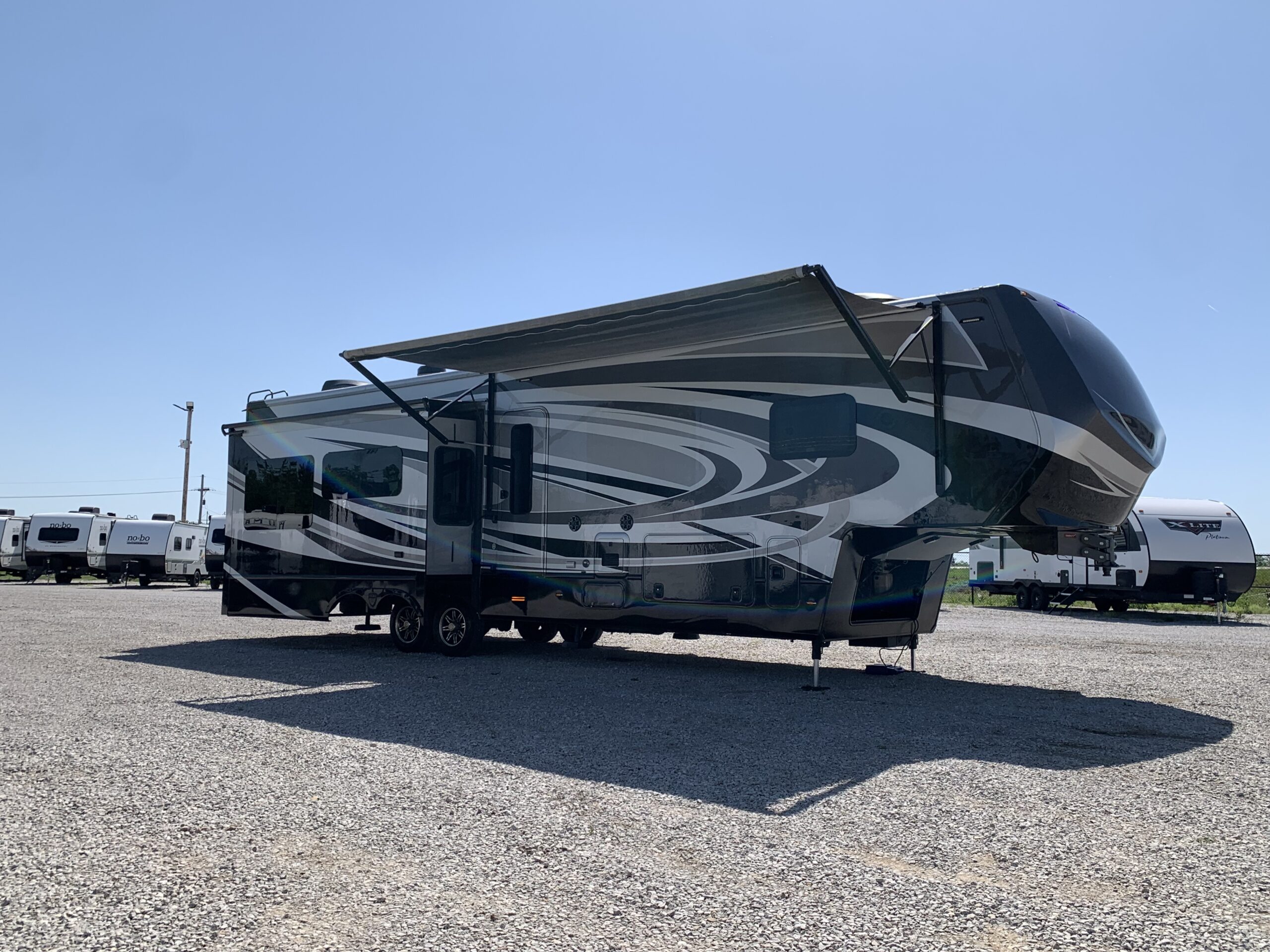 2018 Luxe Fifth Wheel 38GLS