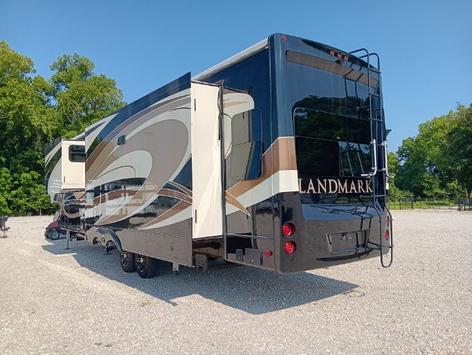 2019 Heartland Landmark 365 LM Newport full