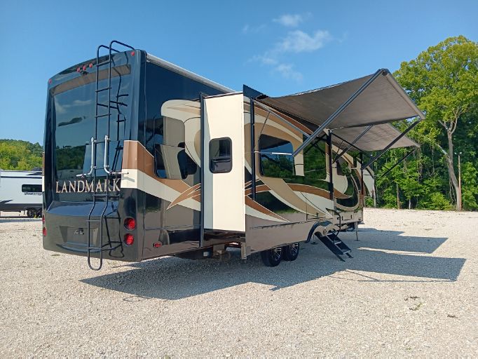 2019 Heartland Landmark 365 LM Newport full