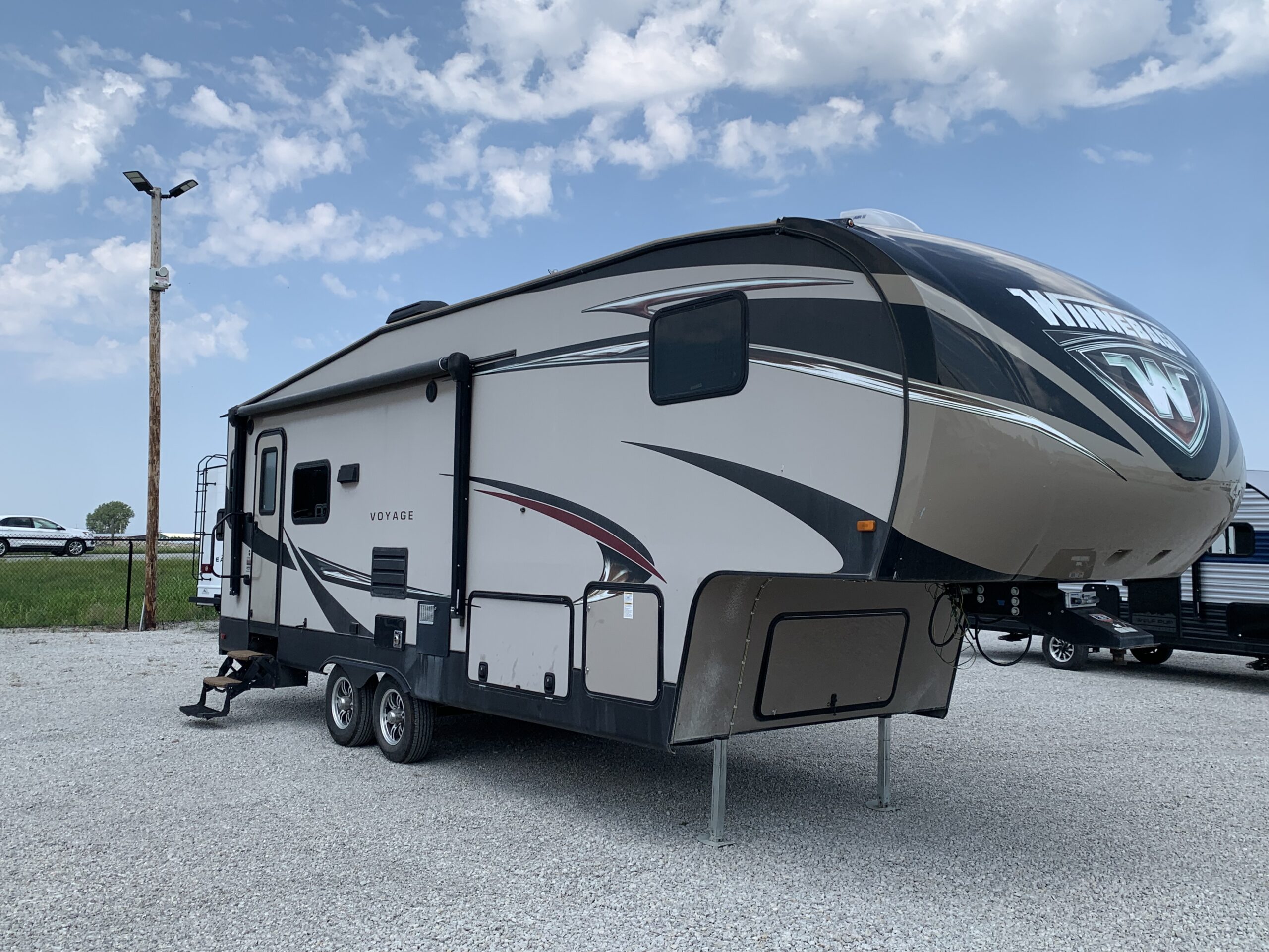 2017 Winnebago Voyage Lite 27RLS