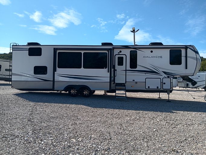 2023 Keystone Avalanche 390DS full