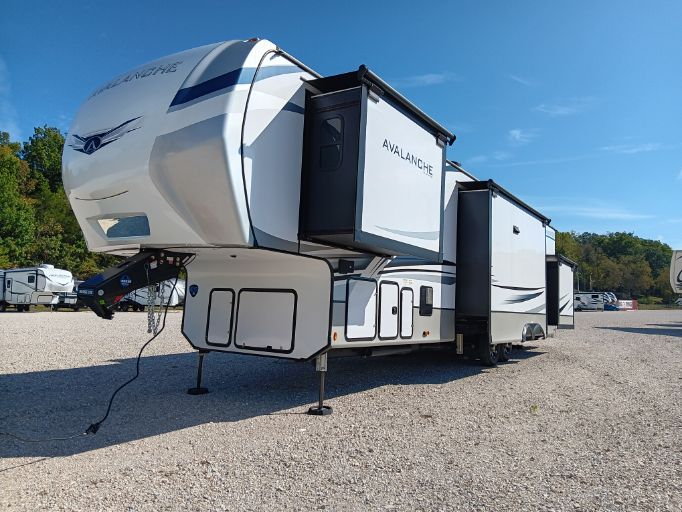 2023 Keystone Avalanche 390DS full