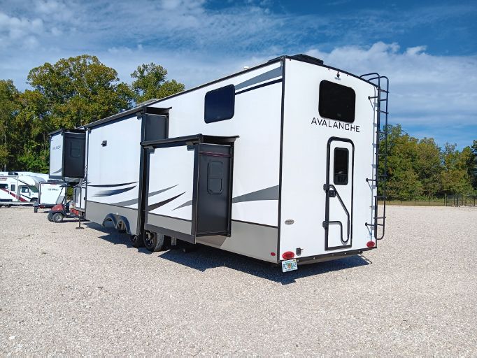 2023 Keystone Avalanche 390DS full