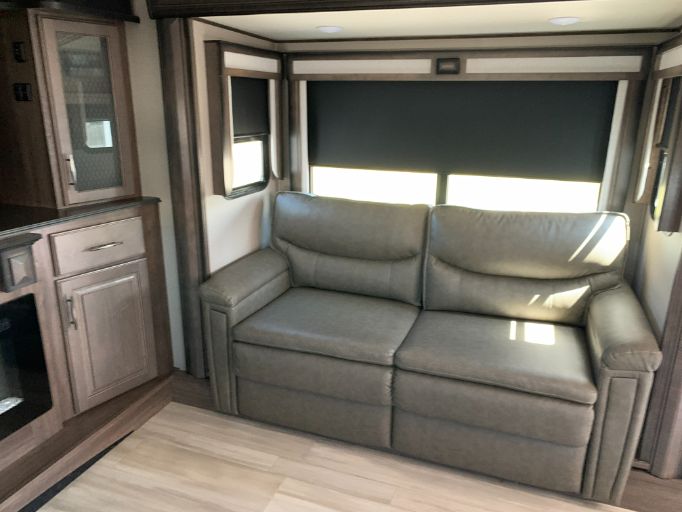 2022 Grand Design Solitude Floorplan 380FL-R full